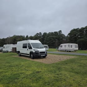 Herdy 🐑 – ✨ Camper di lusso per soli adulti con 2 posti letto | Adatto alla mobilità fuori rete | Adatto ai cani ✨
