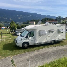 Camping-car spacieux et agréable pour 2 personnes