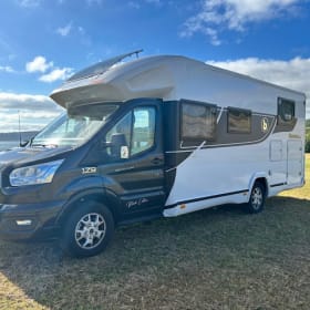 Cocoon 468 NAK (2024) met veel autonomie en fietsendrager. 