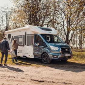Trudy – 2025 Carado T449, queensbed, compleet, 4p, pro verhuurder
