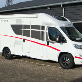 Sunlight T65 – Hele mooie ruime 4 persoons Sunlight camper uit 2022, veel bergruimte.