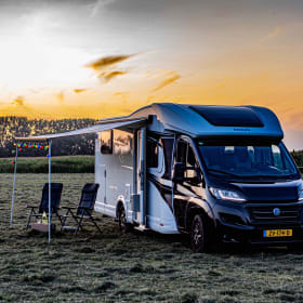 Sky Wave 700 MEG – Luxury automatic semi-integrated camper for 4p with Airco!