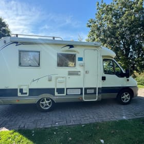 2p Fiat semi-integrated uit 2005