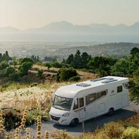 Splinternieuwe 4p Bavaria I740FGJ luxecamper integraal automaat. 180PK 2024