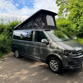 THE DAISY – 🌟 Prachtige 🌟 Volkswagen Transporter campervan met 4 slaapplaatsen uit 2018