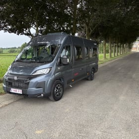 TalisIVIan – Peugeot bus 6m40 from 2025 - 2 persons