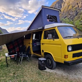 Unique Volkswagen T3 from 1988 to go on an adventure with