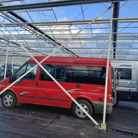 Rooie Rakker – 4-Personen-Ford-Bus aus dem Jahr 2006