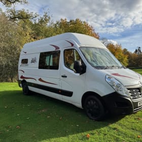 Reggie – 3-persoons Renault campervan uit 2015