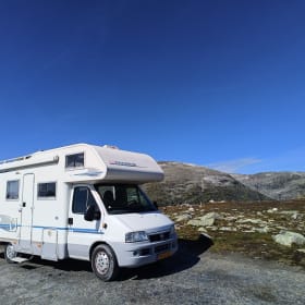 5 pers. Adria camper, off grid, veel ruimte