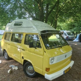 De Gele – 4er Volkswagen Bus von 1980