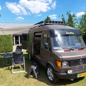 Jacobus – 2p Mercedes-Benz camper van 