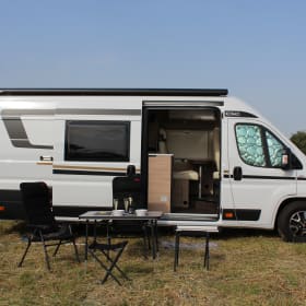 New luxurious Campervan with XL bed Laika Kosmo 6.4