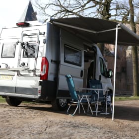 Roja │ Geräumiger und luxuriöser Zwei-Personen-Camper