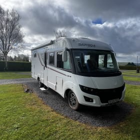 Rapido-camper met 4 slaapplaatsen