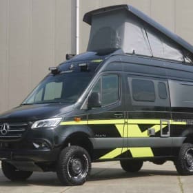 HYMER GRAND CANYON S 4X4 – 4p Mercedes-Benz bus August 2023