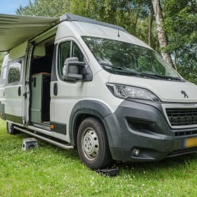 5 Person Bus Camper from 2019