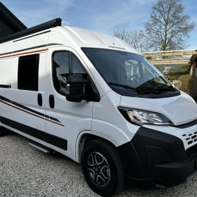 6 Weinsberg 600 Fire buscamper 2025 automatic