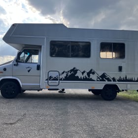 Spacious Peugeot alcove camper