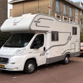 5p Adria Mobil alcove uit 2011