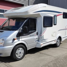 Camping-car semi-intégré Challenger 3 personnes de 2013