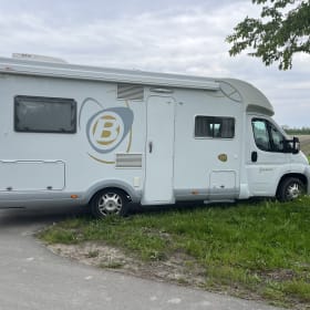 Leuke camper – 4p Bavaria semi-integrated uit 2011