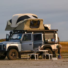 Landrover Defender 110 with roof tent, completely overland ready
