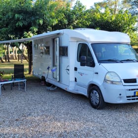 on tour – 4p Renault semi-integrated  super camper