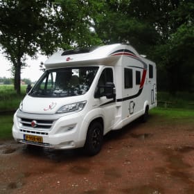 734 ixeo time – 4p Bürstner semi-integrated uit 2015