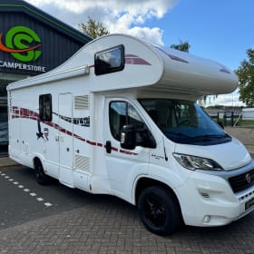 Rimor Seal uit 2017, 6 persoons, erg compleet in zeer nette staat