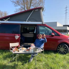 4p Mercedes-Benz Wohnmobil aus dem Jahr 2021