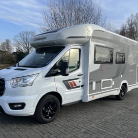 Challenger 384 Étape Edition 2025 – Travel comfortably in style