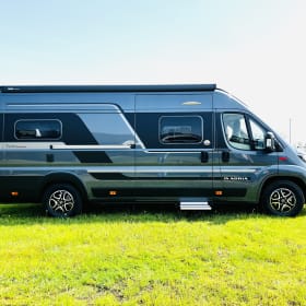 Twin Explorer SLB Luxe Fiat 140 AT9V 3,5T Automaat – 2p Adria Mobil bus uit 2024