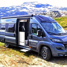 Adria Supreme LUXE bus camper (automatic / year 2021)