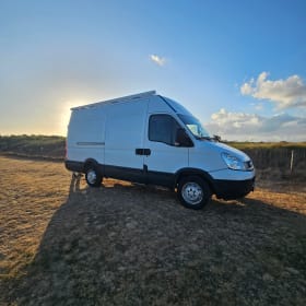 Candy – Iveco Daily Zelfbouwcamper – Instapklaar & Off-Grid Ready ✨