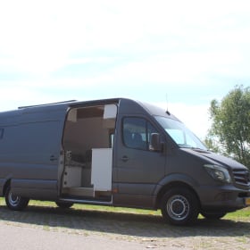 Bounty – Luxury design off grid Mercedes-Benz bus camper