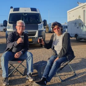QPO "Zo wijd de wereld strekt"        " – Camping-car fiable et bien entretenu.