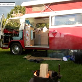 Betty – VW-Campingbus mit 4 Schlafplätzen aus dem Jahr 1976