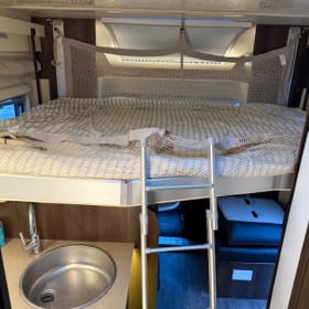ROLLER RETREAT – 5 berth Roller Team alcove from 2018
