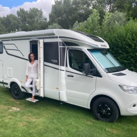 TOPPIE – 2p Hymer semi-integrated from 2023 Mercedes