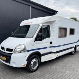 Dethleffs semi-integrated uit 2006 – 4p Dethleffs semi-integrated from 2006