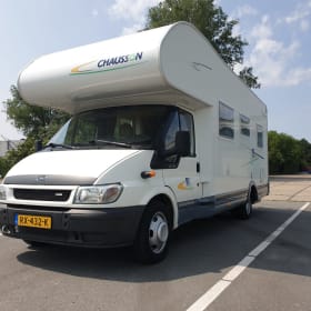 Ordentlich gepflegter und geräumiger 6-Personen-Chausson aus dem Jahr 2006 mit Ford-Chassis.