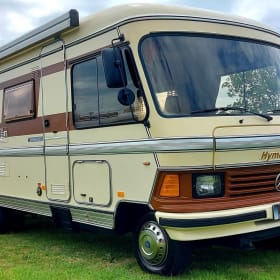 Oldtimer Hymer uit 1986 voor 4 personen 