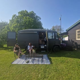 Groene Gast – Groene Gast: uniek avontuur in retrocamper!