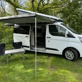 Henry – 4-persoons Ford campervan uit 2022