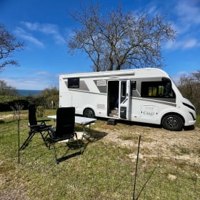 Mobilynn – Splinternieuwe McLouis Carat integraal 870 (4p)