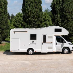 Queen I – 6p Rimor alcove from 2025