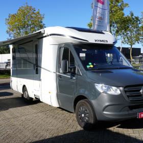 4p Hymer camper