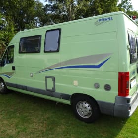 De Groene Draeck – Comfortable and powerful bus for 2 persons