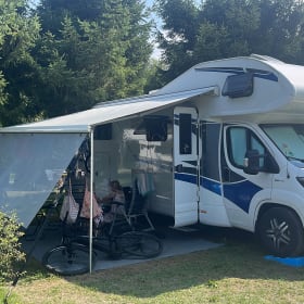 Johnny Bravo  – Alcôve Knaus pour 4 personnes à partir de 2021
